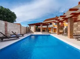 Family friendly house with a swimming pool Pridraga - Cuskijas, Novigrad - 19868