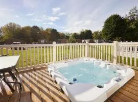 Brooksbank Lodge with Hot Tub