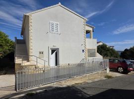 Seafront Suites Maja, ξενοδοχείο σε Vis