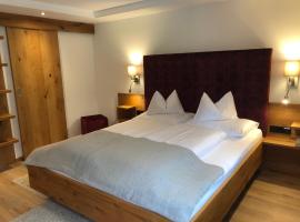 Hotel Garni Central - Zimmer - Studios - Apartments, hotel in Kappl