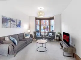 LuxeVille I Serene 3BR Apartment with Private Courtyard I LongTerm RatesI ParkingI WiFi