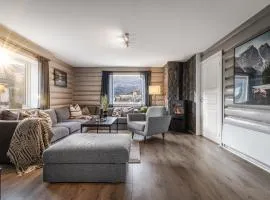 Spacious Hemsedal home with ski slope view