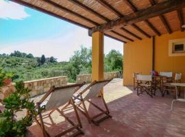Apartment With Terrace And Pool Near Lucca, hotel in San Quirico di Moriano
