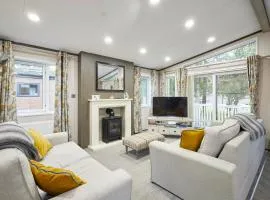 Brackencroft Lodge with Hot Tub