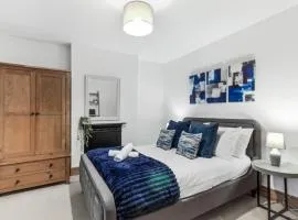 LuxeVille I Serene 3BR Apartment with Private Courtyard I LongTerm RatesI ParkingI WiFi