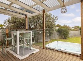 Good Vibes at Surf Beach with Spa, hotel in Surf Beach