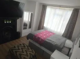 1 Bedroom flat with garden, 10min to Wembley Stadium