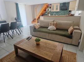 Jolie Maison au 34 centre-ville, hotel s parkov&aacute;n&iacute;m v destinaci Angoul&ecirc;me