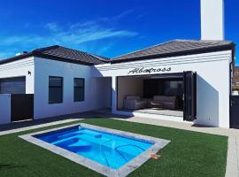Albatross Holiday Home, hotel v destinaci Stompneusbaai
