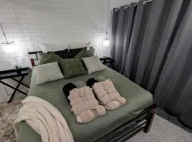 Peaceful, Modern, LowToxic, Bfast included