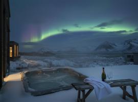 Serene cabin in Lofoten with sauna, hotel with pools in Kleppstad