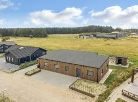 Stay In A Modern Holiday Home At Ulken 10