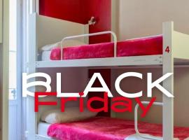 Red Nest Hostel, hotel in Valencia