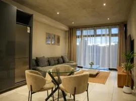 Secure and modern private flat Houghton Estate