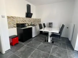 Moderne 2 Zimmer Wohnung Küche und Bad im Zentrum