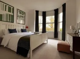 Elegant Reading Haven: 2BD Period Charm & Garden
