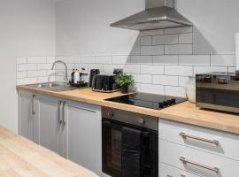 Luxury Lower-Level One Bed Apt, hotel in Headingley