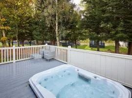 Stone Beck Lodge with Hot Tub