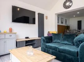 4 bedroom bungalow in Kettering - Garden - Parking - WiFi