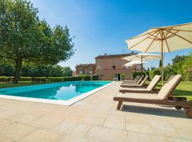 Villa With Private Pool In The Hills Near Lucca, hotel a Marlia
