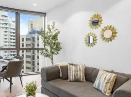 1BR Retreat- City & River Views Queen's Wharf