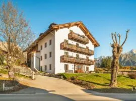 Cademai Alpenglow Chalet with Sauna R&R