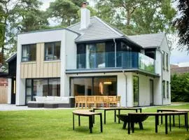 Arden House - Luxury Home with Hot Tub - Games Room - Fire Pit