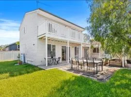 Great Family Pet Friendly Home and Walk to Beach