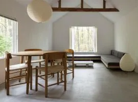 WHITE HUT l ホワイトハット