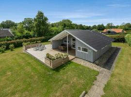 Bright House With Sea View And A Hot Tub On Als, хотел в Sarup