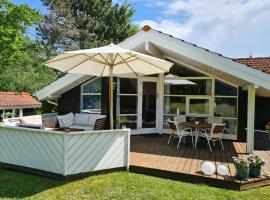 Viesnīca Holiday Home At Vejby Beach With Two Terraces pilsētā Vejby
