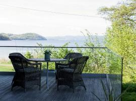 Seaside Cabin With Views In Vestfold, hotel in Nykirke