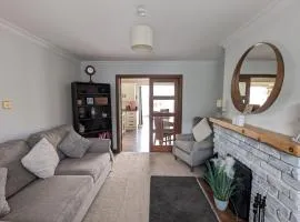 Sydenham Serenity: Bright Home with Conservatory