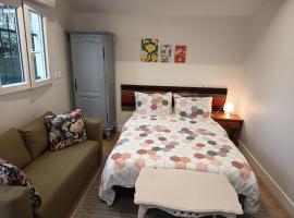 studio maisonette, Hotel in Eysines