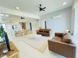 Sea View 3BR Family Suite with Bathtub & Sauna, Jazz Penang