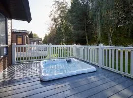 Lucky Lodge with Hot Tub