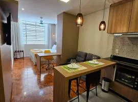 Studio reformado e bem equipado