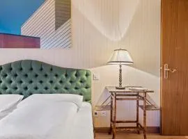 StMoritz Center Vintage Terrace 180 full lake view