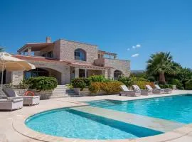 Villa Elia, By Hellocrete