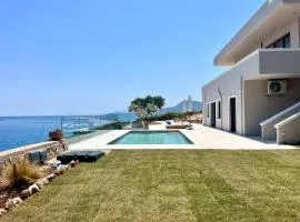 SeaWave Villas with Heated Pools, By Hellocrete