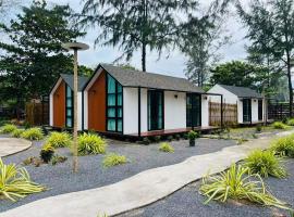 Sandline Cabin Bangtao Just 20m from the Beach, chalet de monta&ntilde;a en Bang Tao Beach
