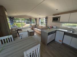 Family Friendly Caravan in Burnham on Sea, Hotel in Burnham-on-Sea