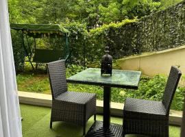 Large flat close to Paris with Free parking, отель в Кламаре