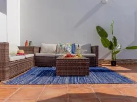 Moradia São João-Spacious Beachfront Villa
