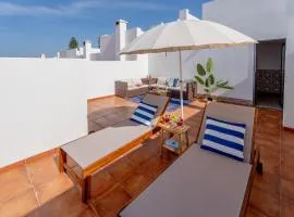 Moradia São João-Spacious Beachfront Villa