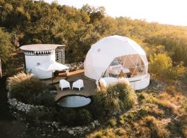 Breathtaking Dome with Spectacular Outdoor Living and Chic Elegant Interior in Texas, camping de luxo em Fischer