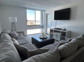 Amazing Lake Winni Views in Cedar Lodge Complex, hotel in Laconia
