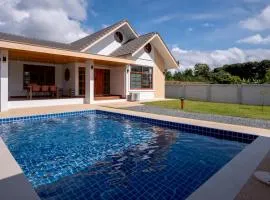 Relaxing Poolside Stay - 3BR Cozy House