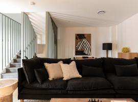 Luxe Stepney Townhouse, hotel in Evandale