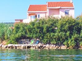 Apartments La Mer, ξενοδοχείο σε Neviđane